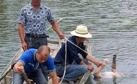 揭秘中国打捞尸体行业：探寻深海黑匣子的奇迹