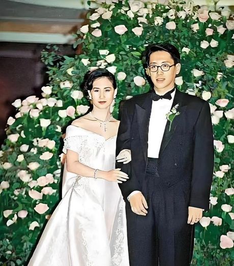 何超琼许晋亨，何超琼许晋亨喜大普奔！新婚夫妇首次公开亮相